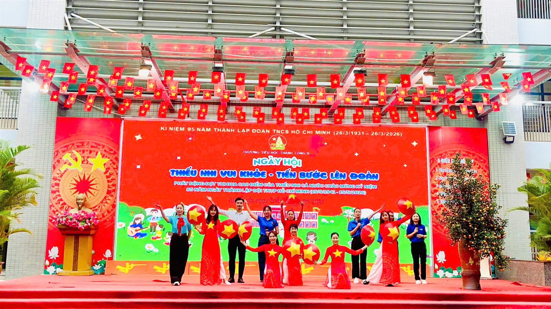 “Tự hào truyền thống – Rạng rỡ khăn quàng đỏ” trong lễ kỷ niệm ngày Thành lập Đoàn Thanh niên Cộng sản Hồ Chí Minh 26 - 3 và Ngày hội Thiếu nhi vui khỏe tại Trường Tiểu học Thành Công B