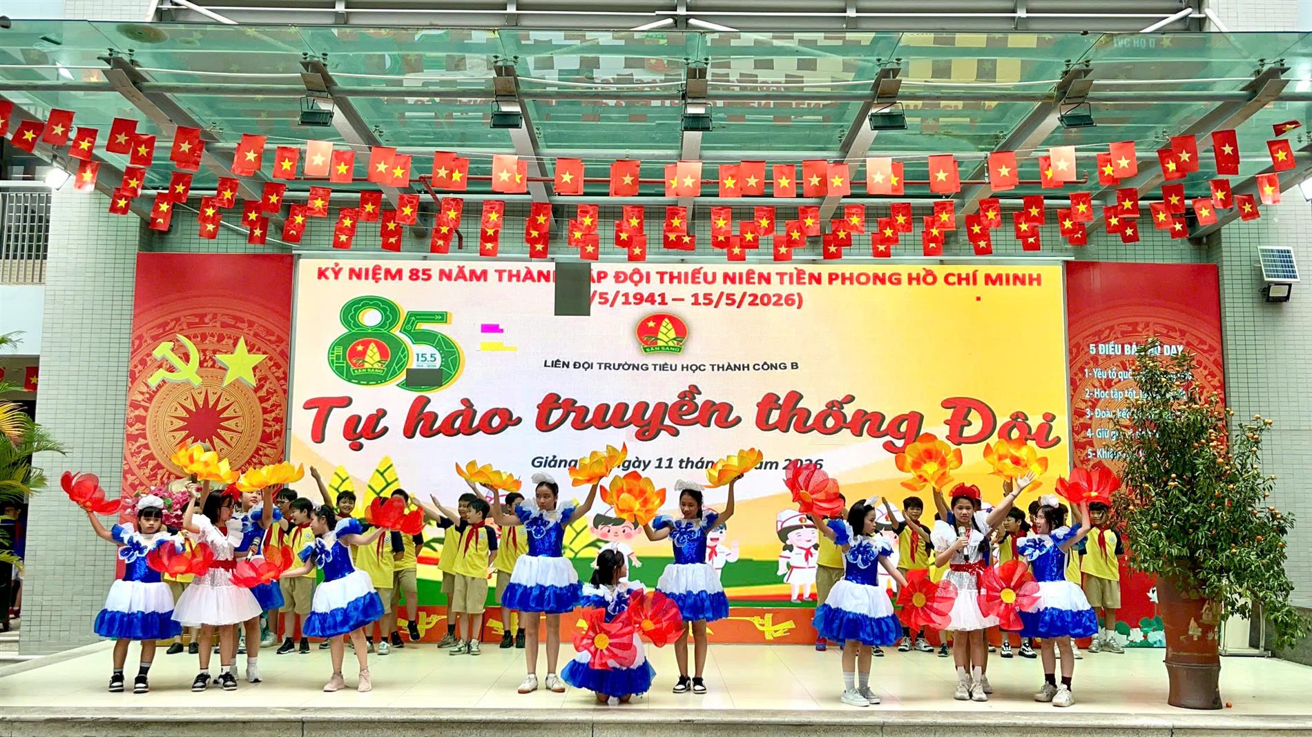 TỰ HÀO TRUYỀN THỐNG ĐỘI – RỰC RỠ MÀU KHĂN QUÀNG ĐỎ THẮM TẠI TRƯỜNG TIỂU HỌC THÀNH CÔNG B