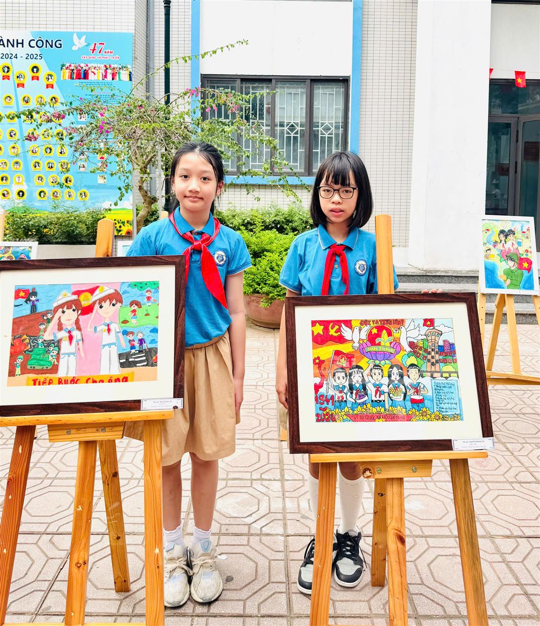 TỰ HÀO THÀNH CÔNG B: CHÚC MỪNG HAI HỌA SĨ NHÍ ĐẠT GIẢI CAO TẠI CUỘC THI VẼ TRANH “ĐỘI TA LỚN LÊN CÙNG ĐẤT NƯỚC”