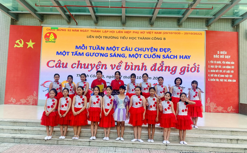 A group of people in red and white uniforms posing for a photo
Description automatically generated with low confidence