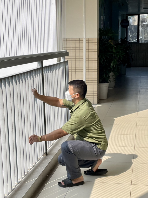 A picture containing person, outdoor, person
Description automatically generated