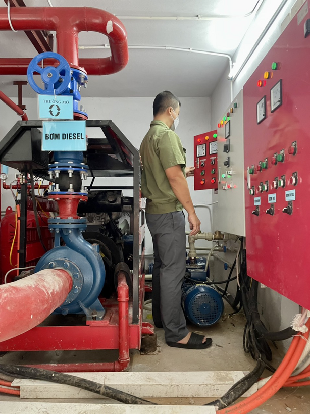 A picture containing red
Description automatically generated