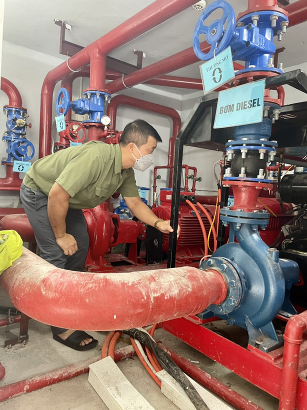 A person working on a machine
Description automatically generated with medium confidence