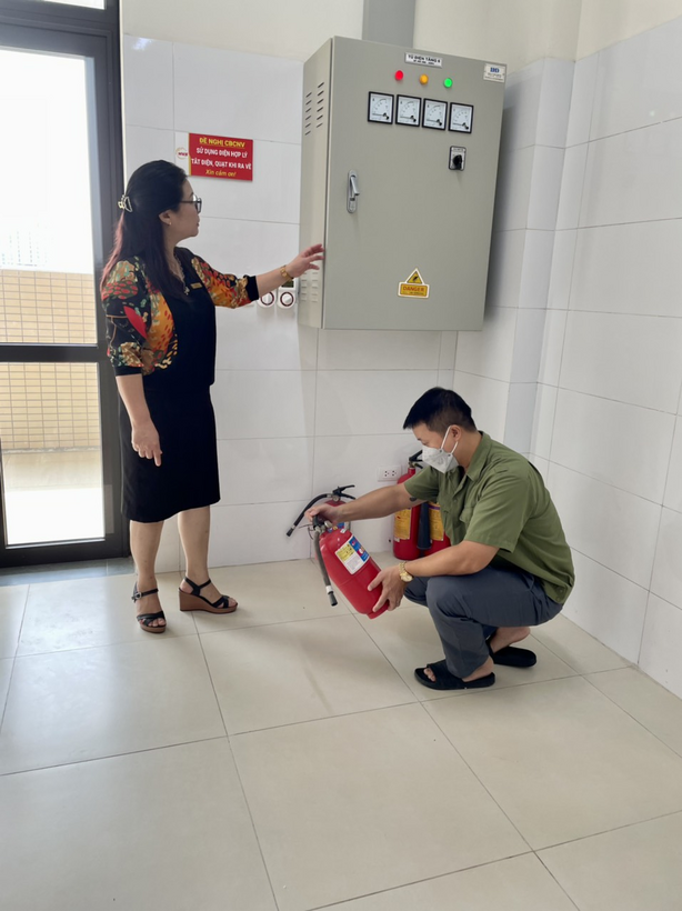 A picture containing indoor, wall, floor, person
Description automatically generated