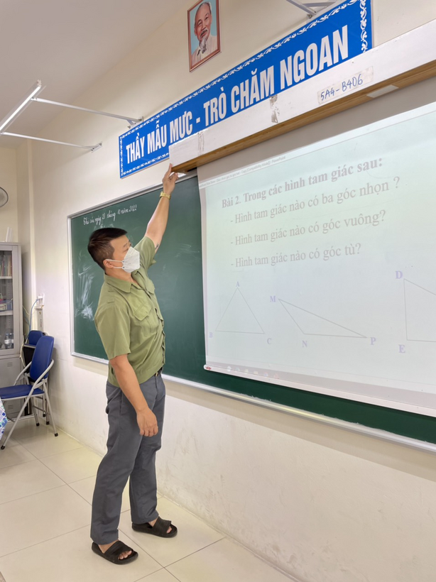 A person writing on a whiteboard
Description automatically generated with medium confidence