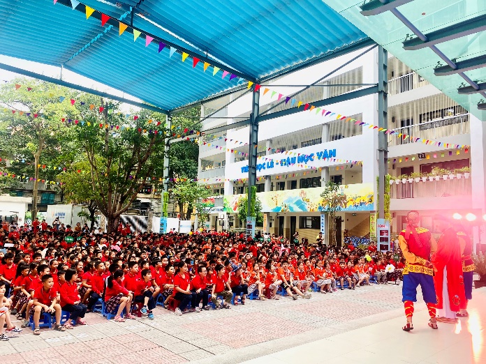 A picture containing outdoor, people, building, groupDescription automatically generated