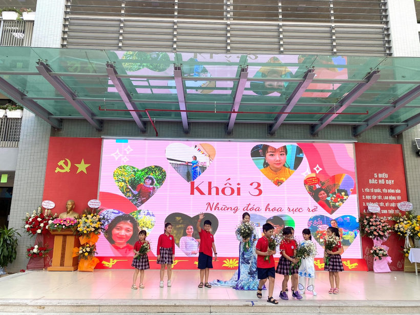 A group of children on a stage
Description automatically generated with medium confidence