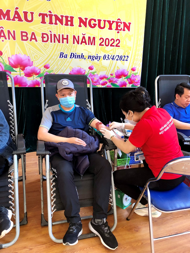 A picture containing text, person, floor, indoor
Description automatically generated