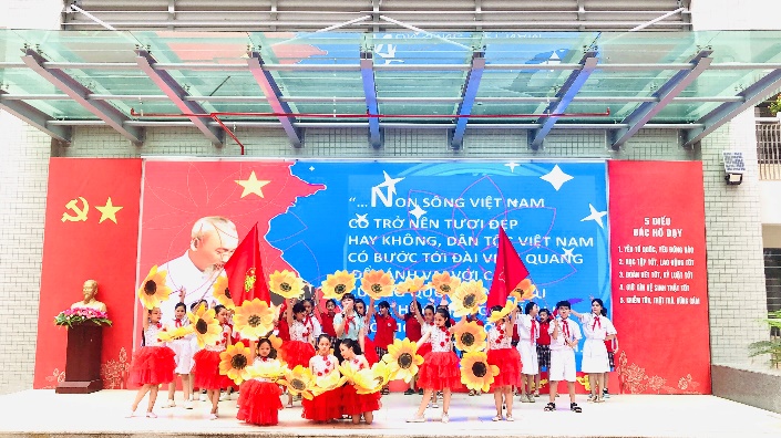 A picture containing text, stadium
Description automatically generated