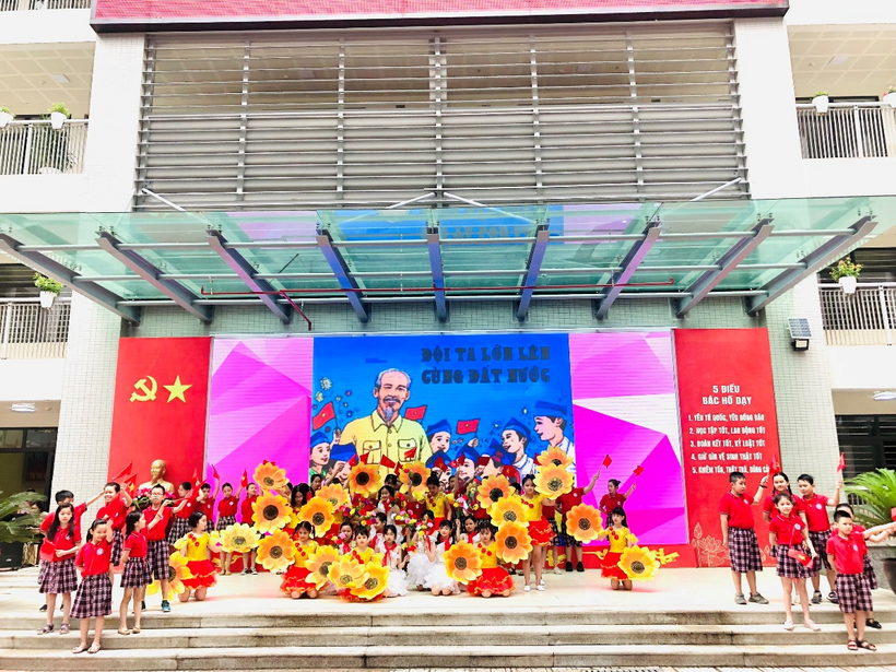 A picture containing building, outdoor
Description automatically generated