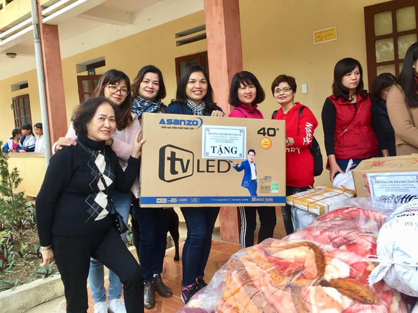 Cô Lan từ thiện 3