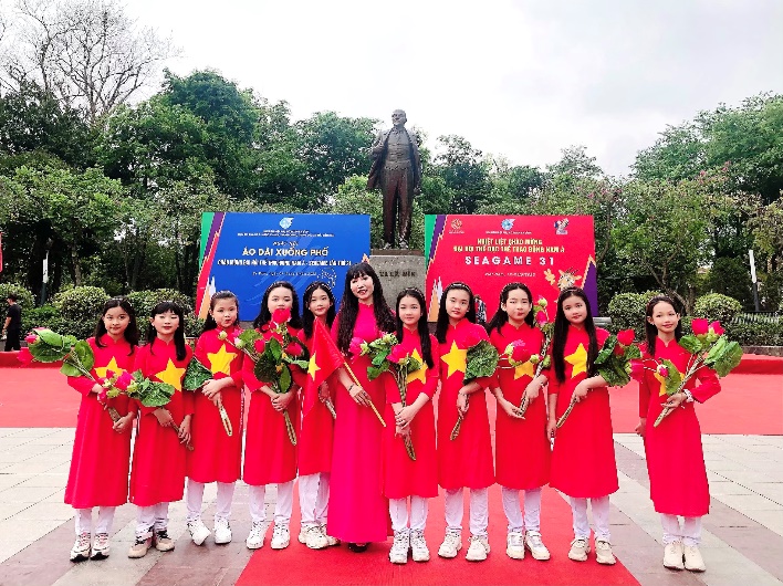 A group of women in red dresses

Description automatically generated with medium confidence