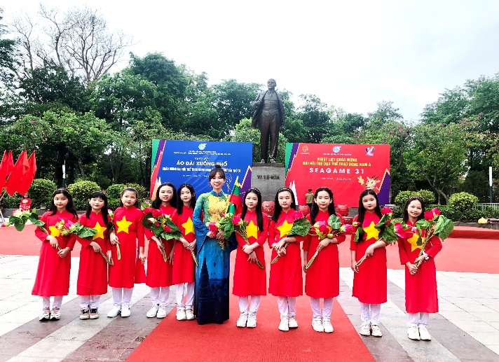 A group of girls in red and blue dresses posing for a photo
Description automatically generated with low confidence