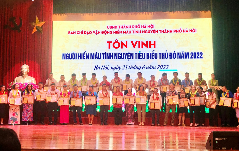 A group of people on a stage
Description automatically generated with medium confidence