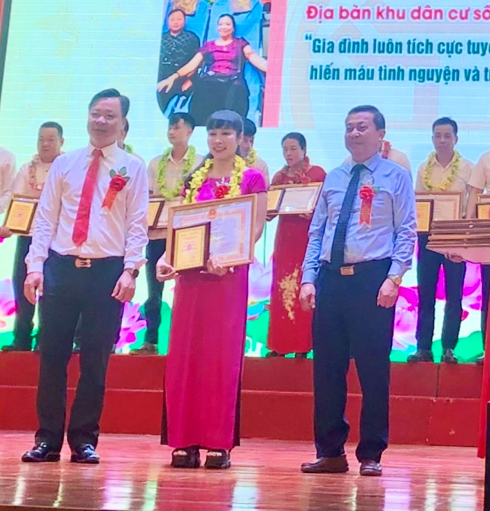 A picture containing text, person, floor, standing

Description automatically generated