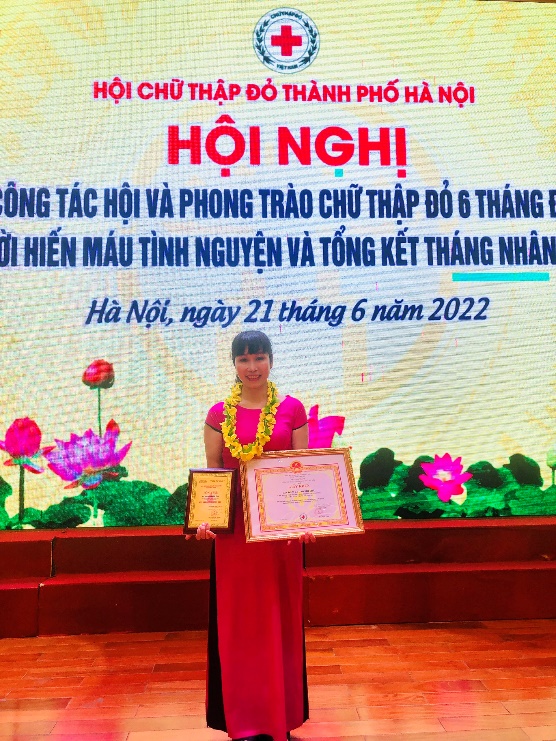 A person standing behind a podium

Description automatically generated with low confidence