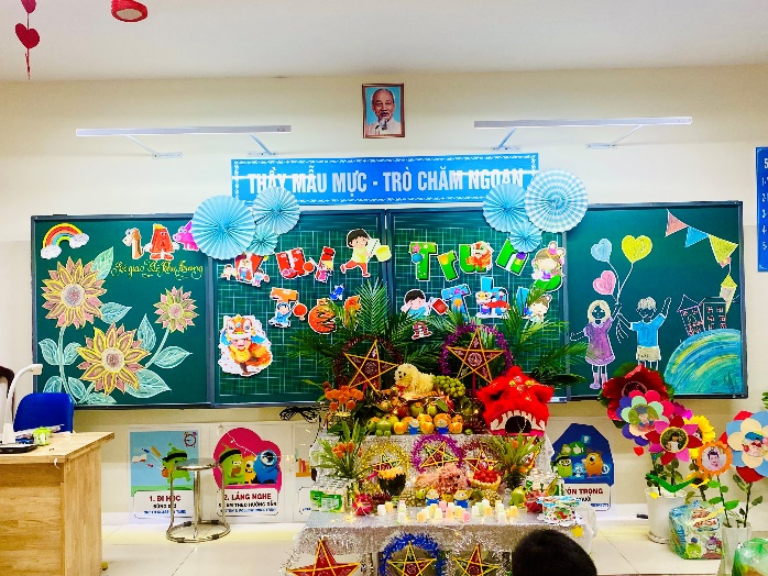 A picture containing text, indoor, colorful, shop

Description automatically generated