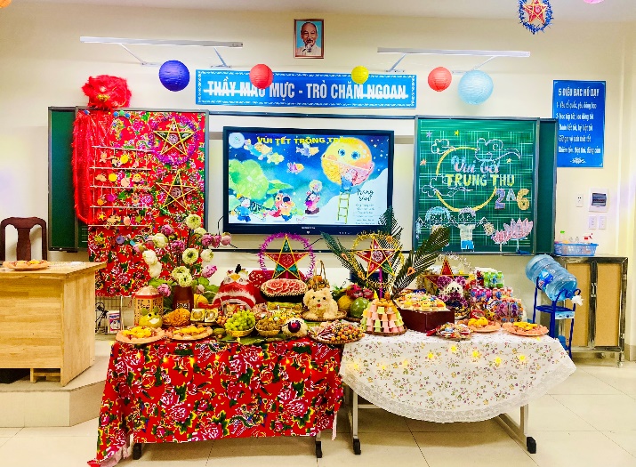 A picture containing text, indoor, colorful, decorated
Description automatically generated