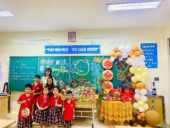 A group of children in a classroom
Description automatically generated with low confidence