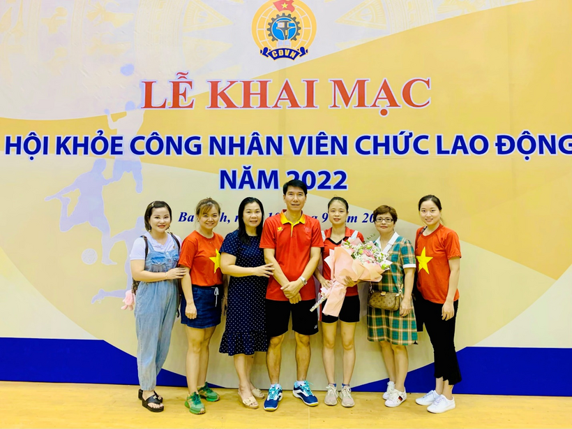 A group of people posing for a photo
Description automatically generated