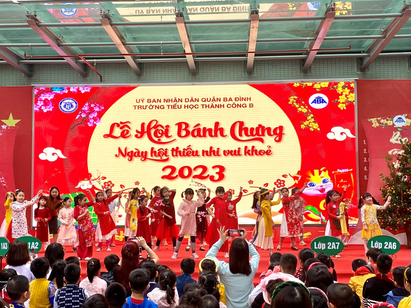 A group of people performing on stage
Description automatically generated with medium confidence