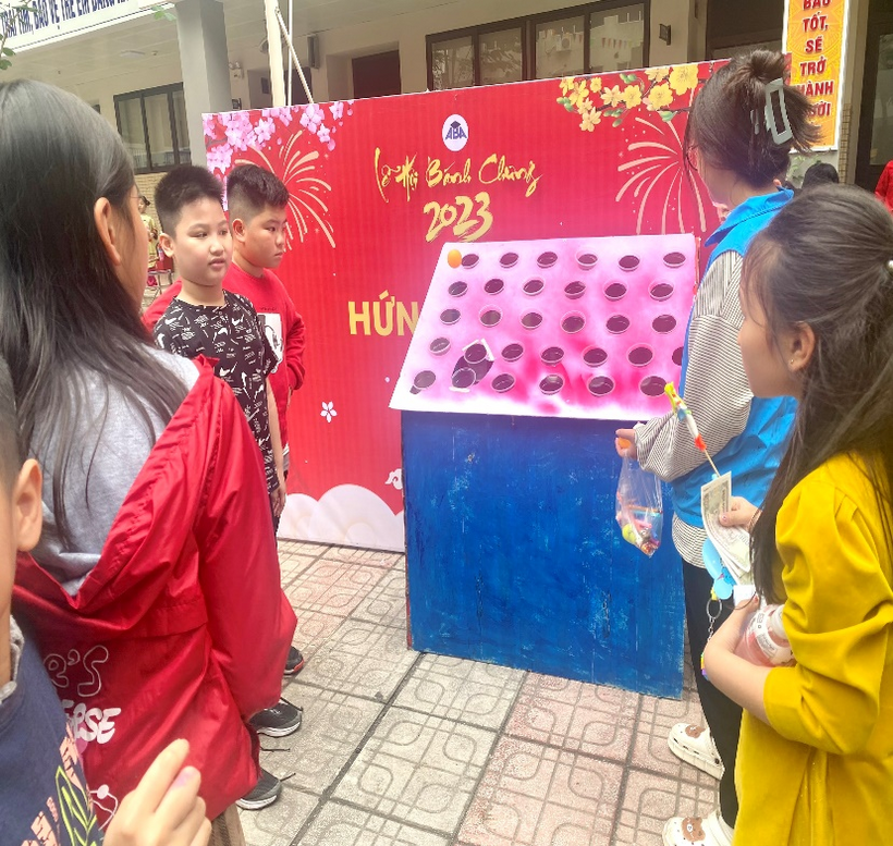 A picture containing person, child, little, young
Description automatically generated