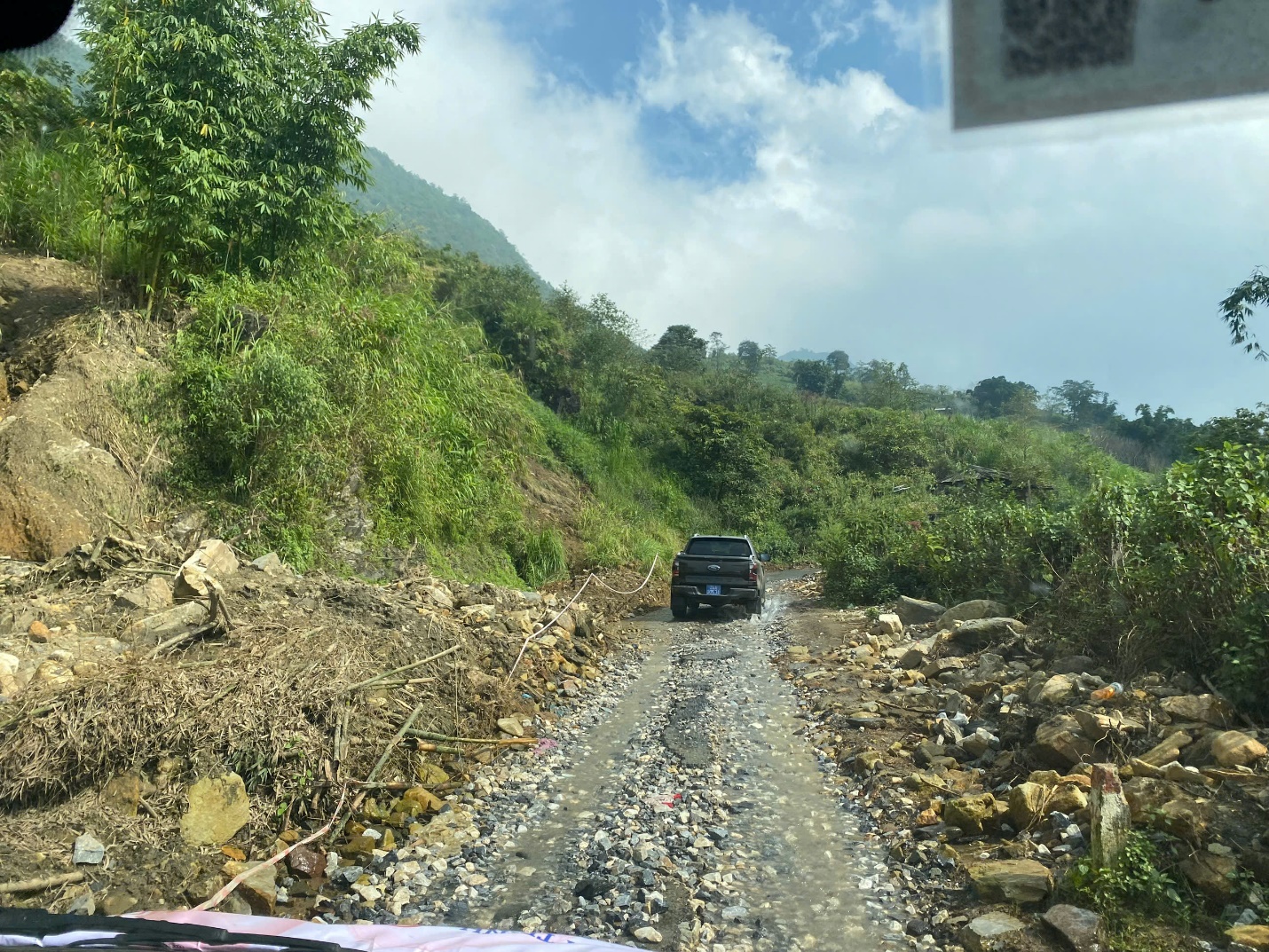 C:\Users\PC\Downloads\ảnh từ thiện Bắc Cường, Tả Van\z5878180782207_81467d84133b1308c3aa91cc6d7acd8c.jpg