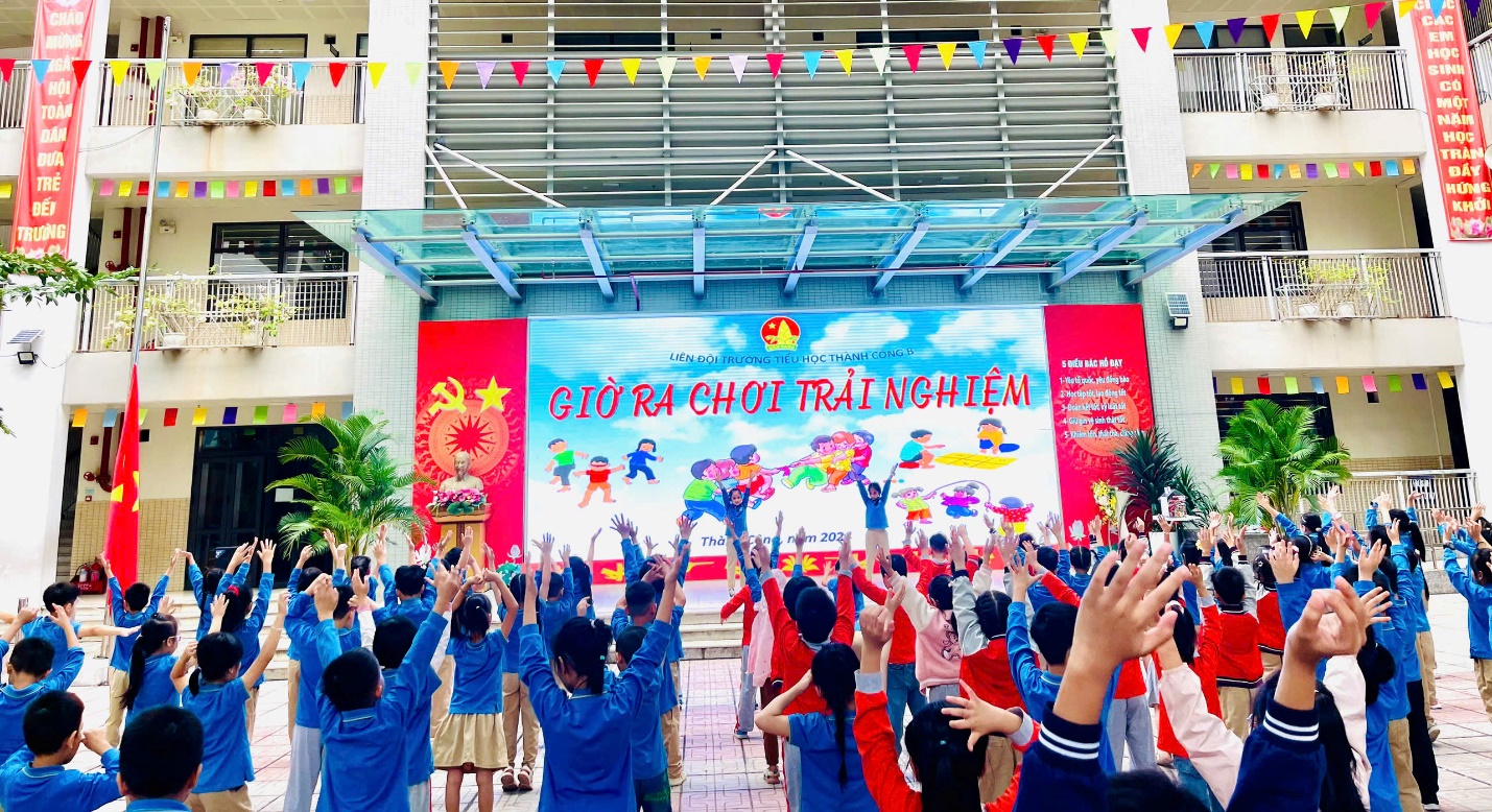 A group of people in a building
Description automatically generated