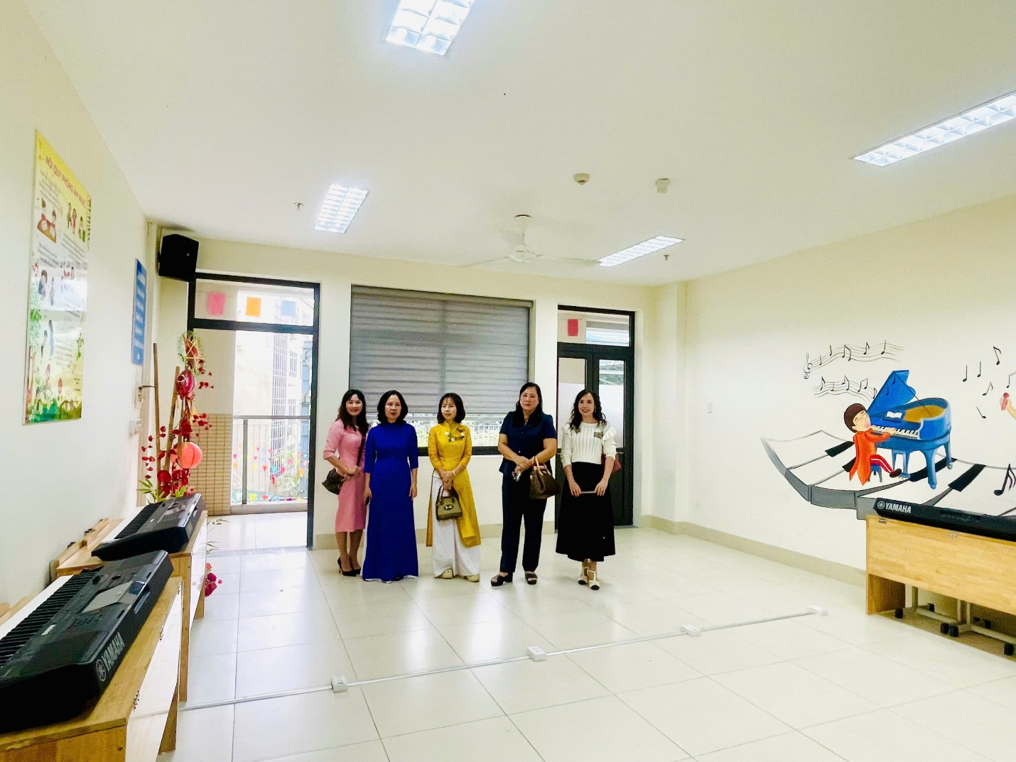 C:\Users\PC\Downloads\đón đoàn yên bái (27-11-2024)\z6073113294326_dc64e10c4e86d541fc37dbcb390cf54f.jpg