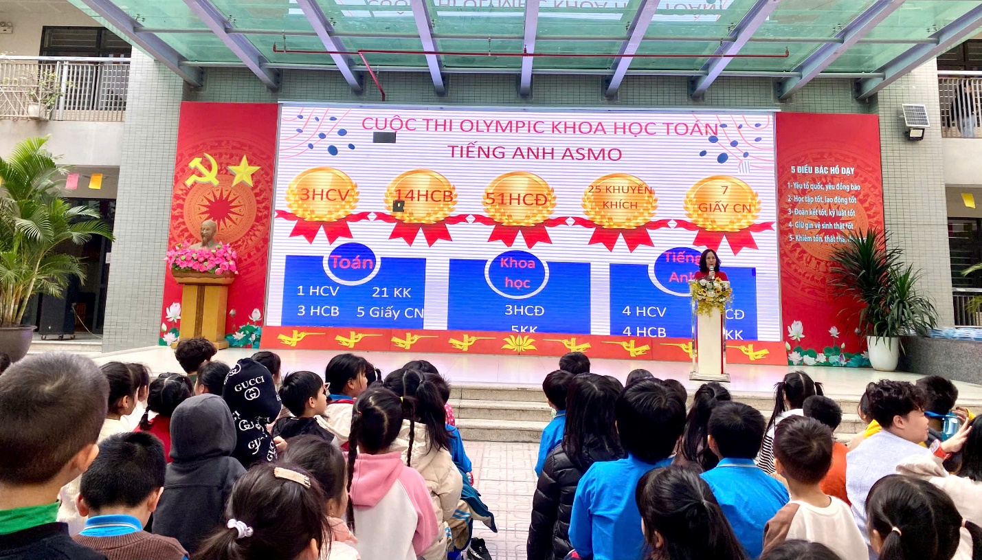 A group of children standing in front of a stage

Description automatically generated