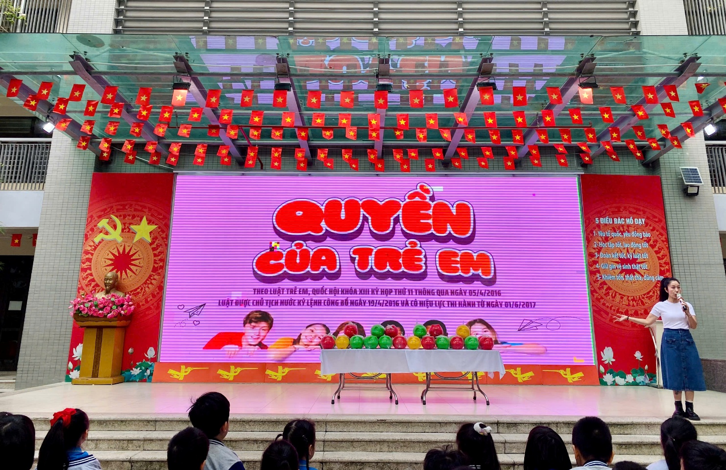 A stage with a large sign and balloons
AI-generated content may be incorrect.