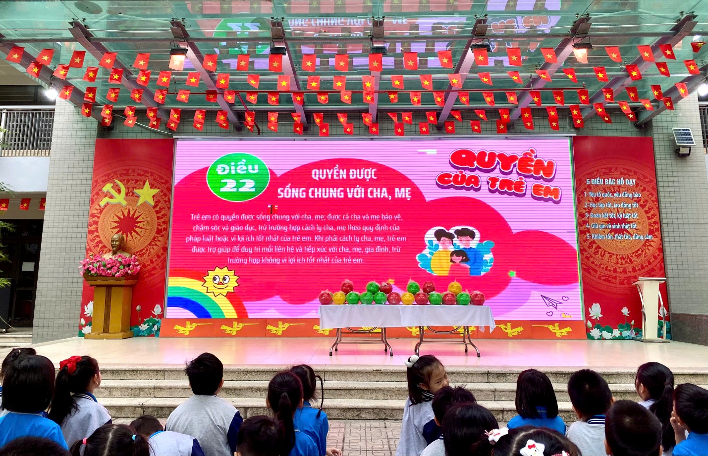 A group of children on a stage
AI-generated content may be incorrect.