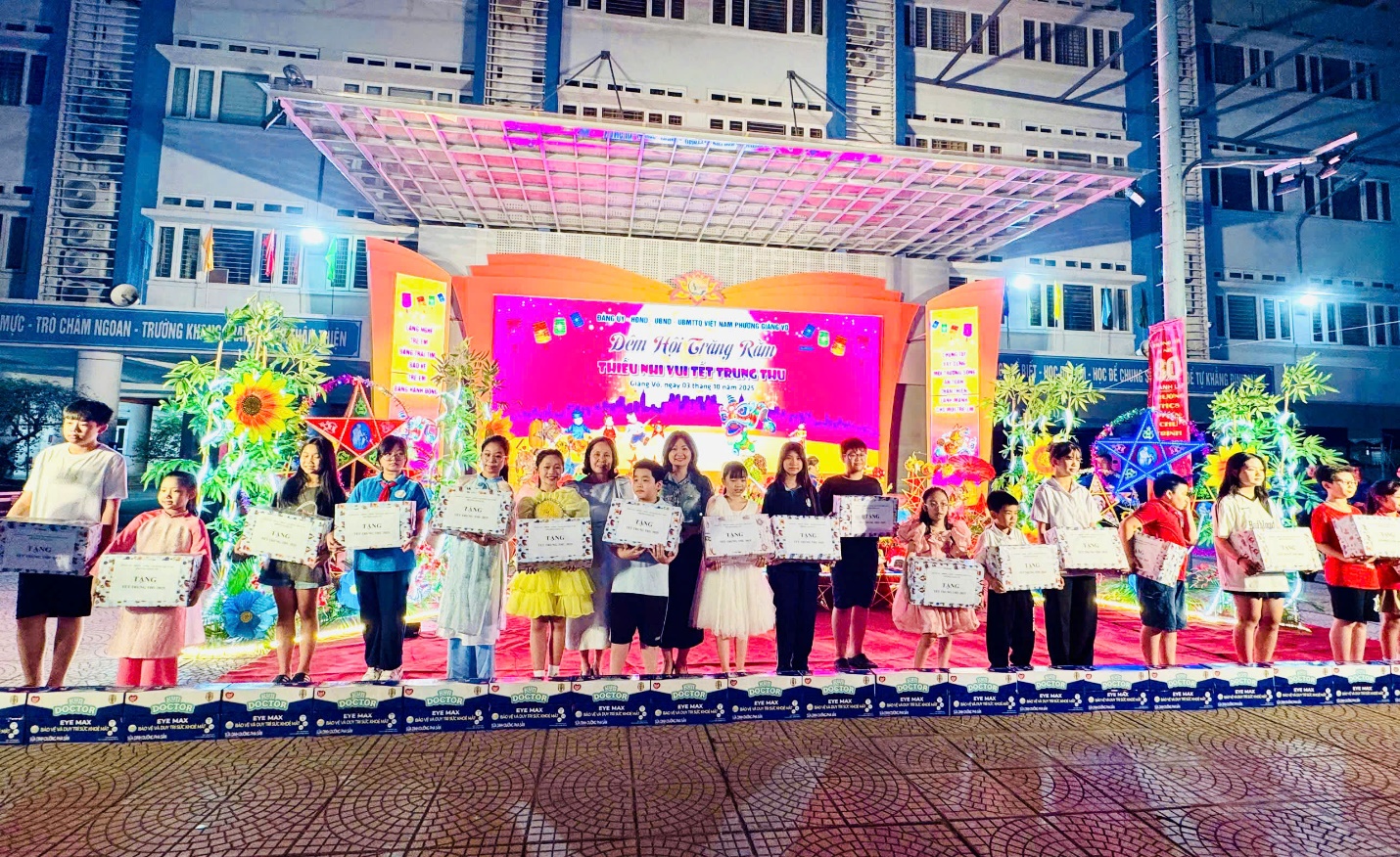 A group of children standing on a stage
Description automatically generated