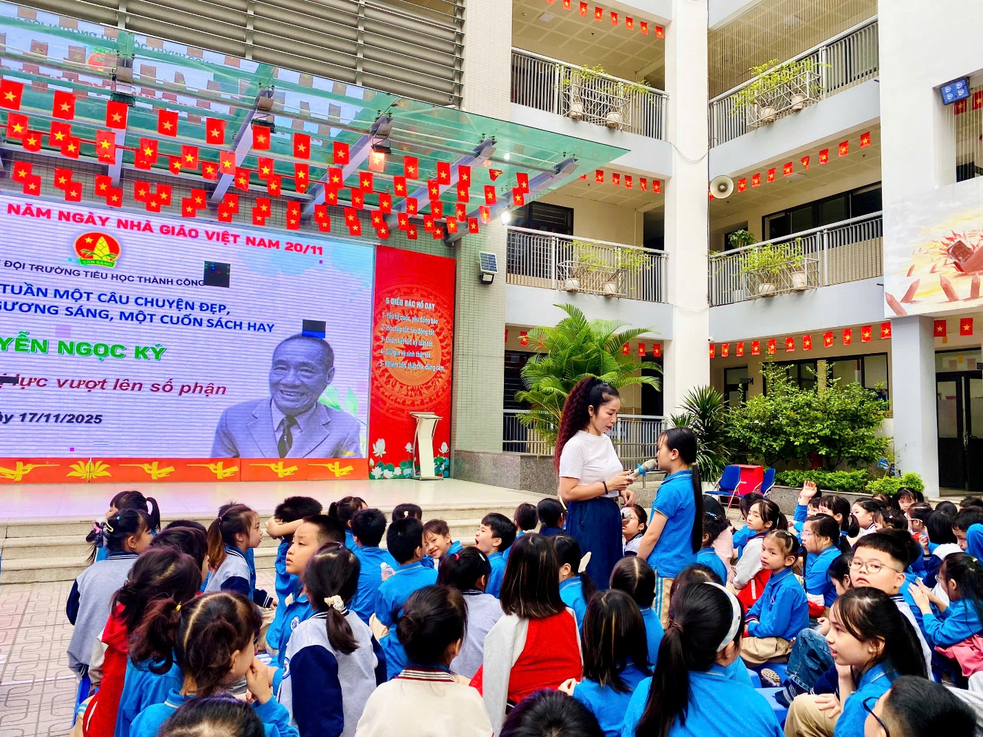 A group of children in a courtyard

AI-generated content may be incorrect.