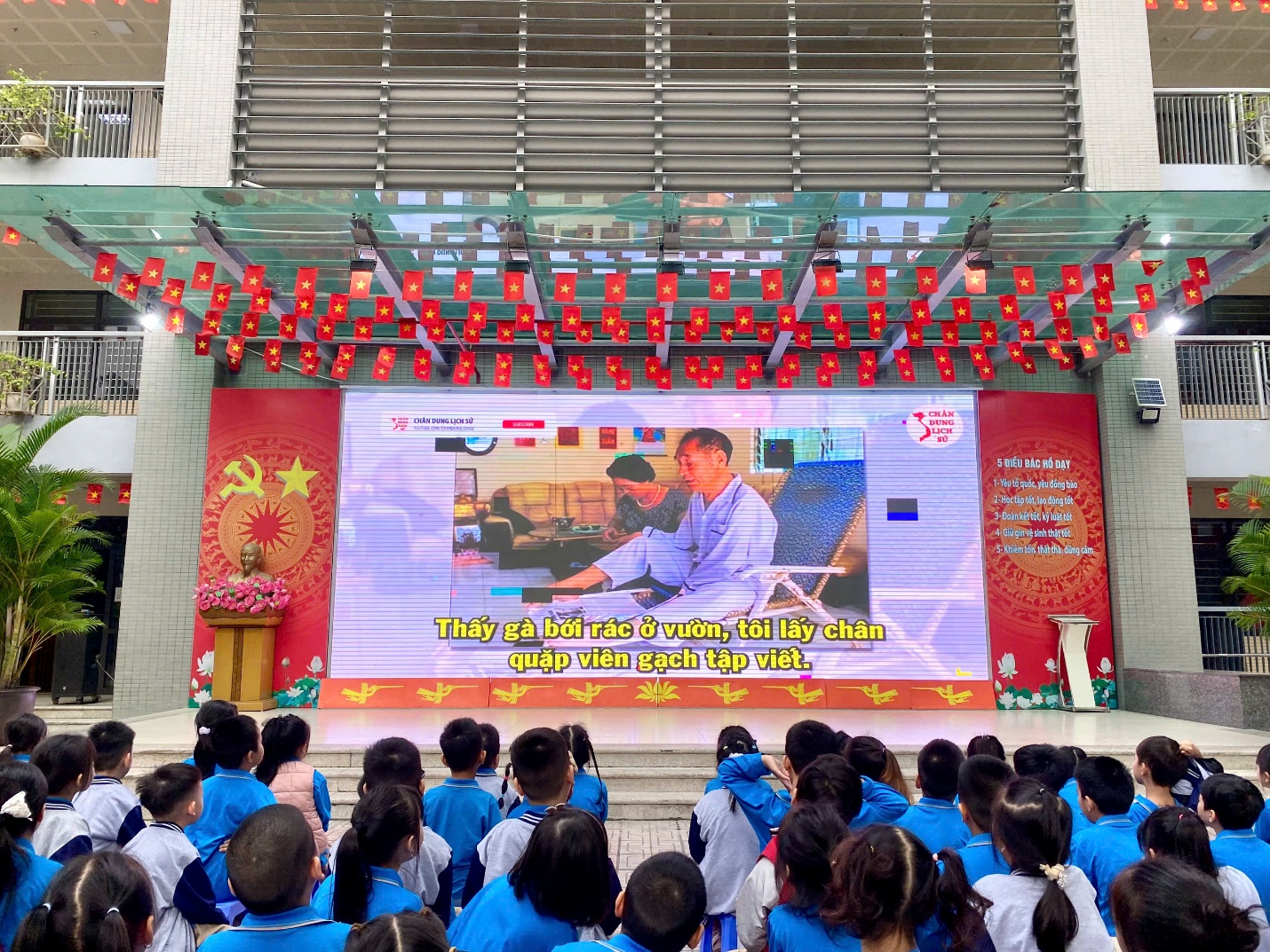 A group of children in front of a large screen

AI-generated content may be incorrect.