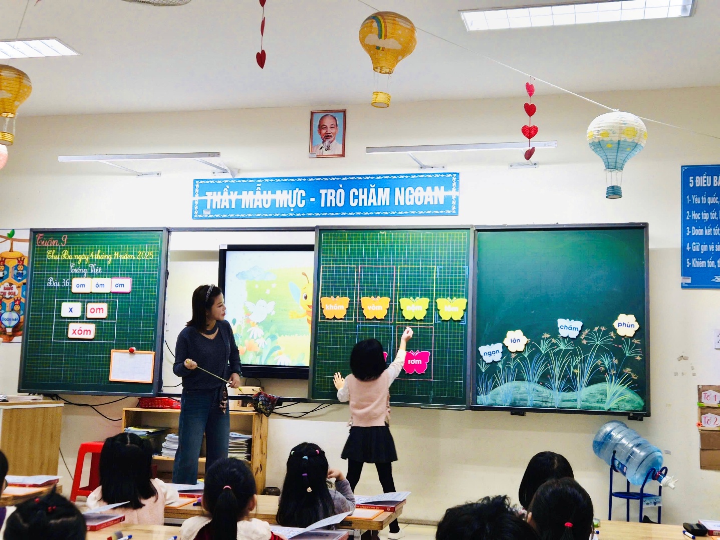 A group of children in a classroom
AI-generated content may be incorrect.