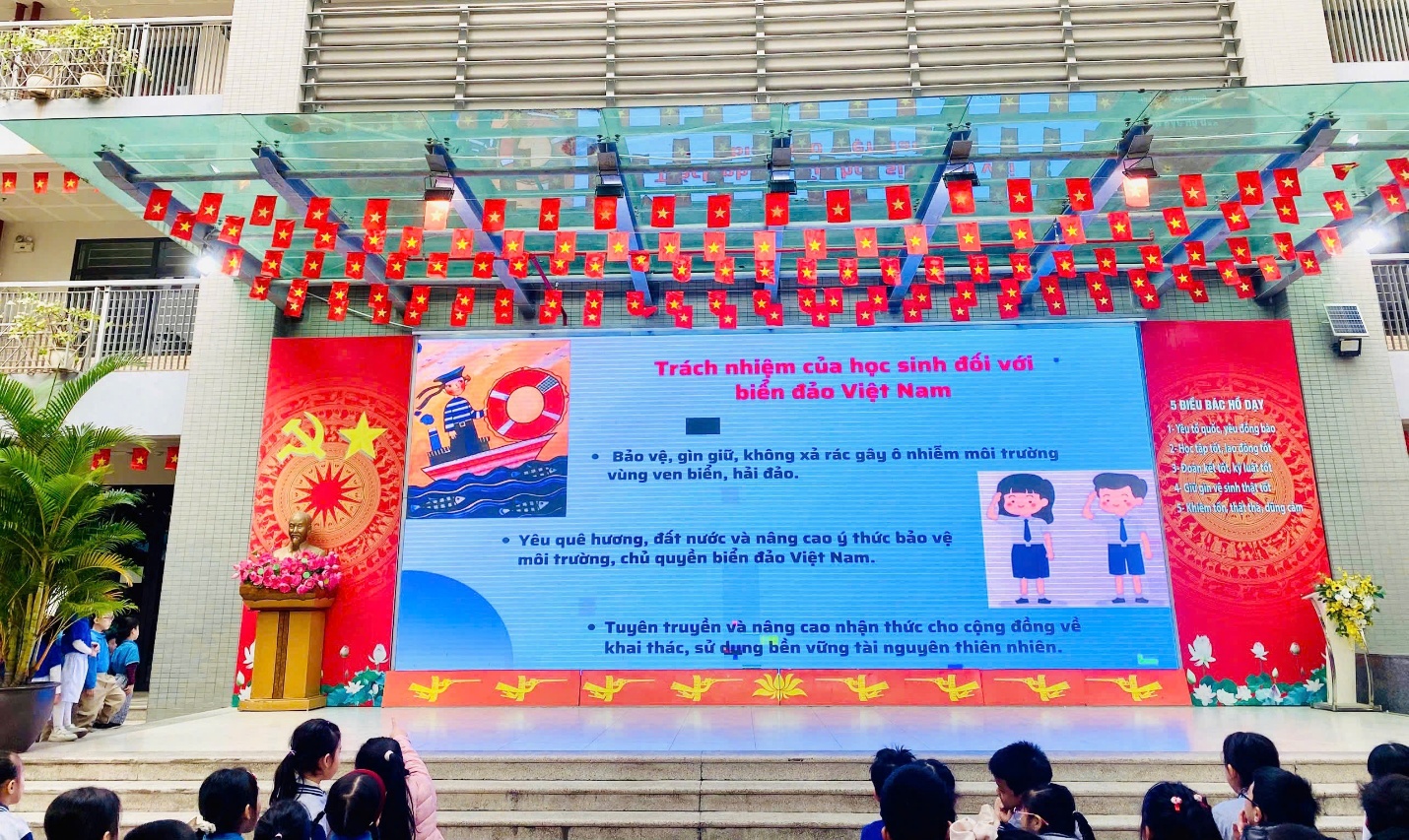 A large sign with red lanterns from the ceiling
AI-generated content may be incorrect.