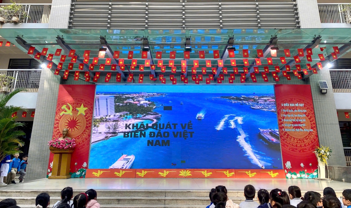 A large screen with a picture of a boat and a boat on it
AI-generated content may be incorrect.