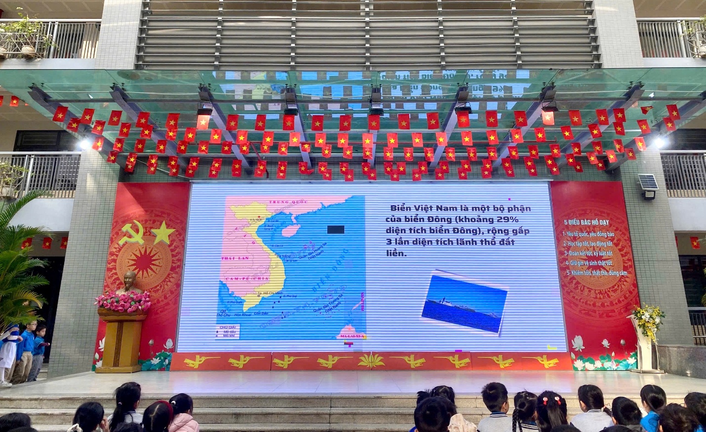 A stage with a large screen
AI-generated content may be incorrect.