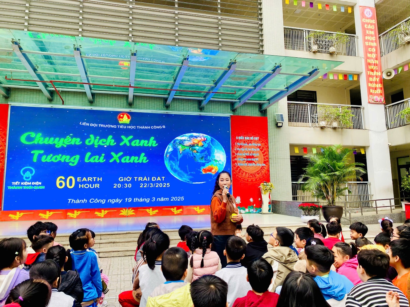 A group of children sitting on the ground
Description automatically generated