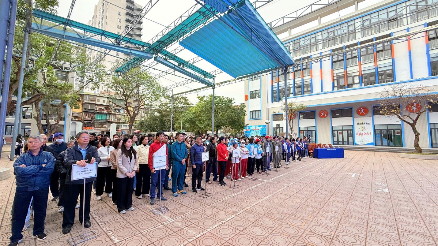 A group of people standing in a line
Description automatically generated