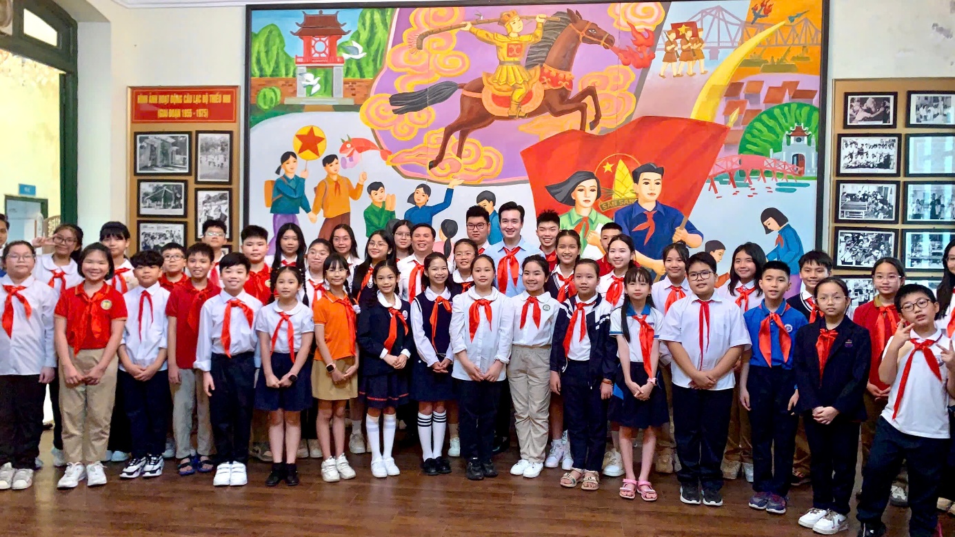 A group of children in uniform

Description automatically generated