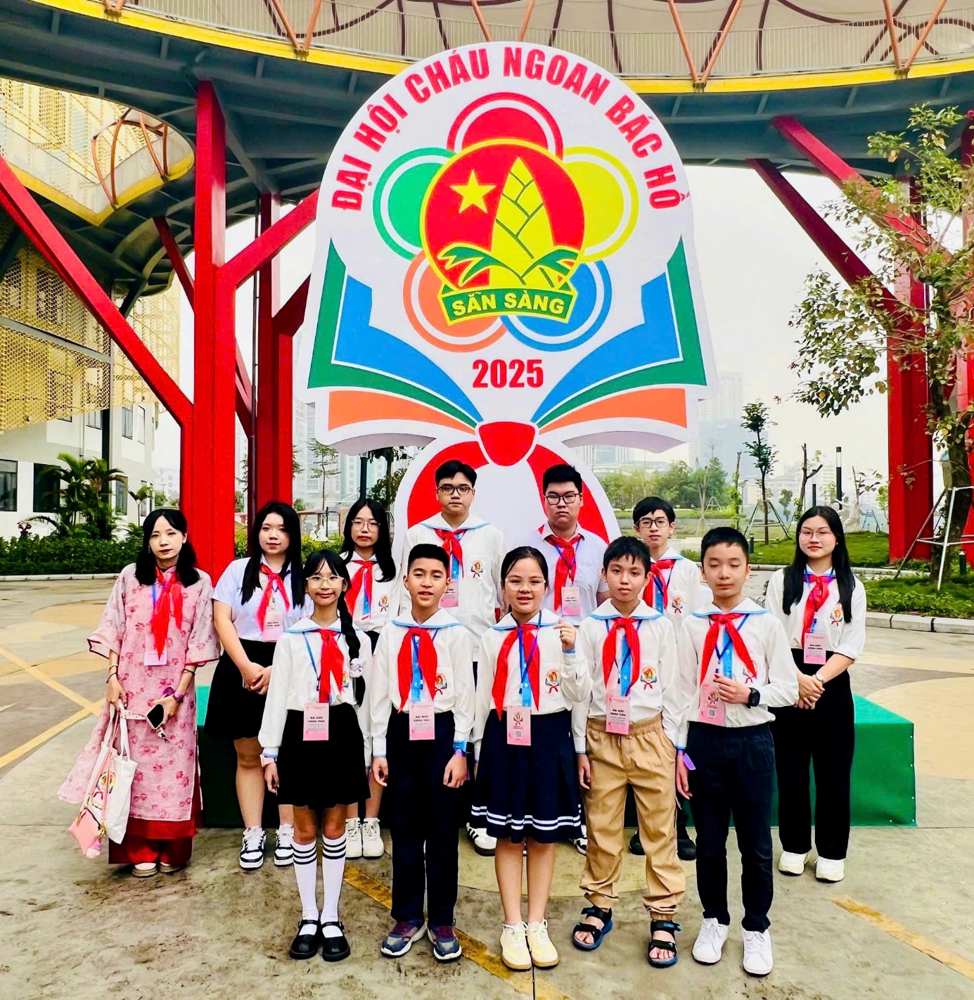 A group of people posing for a photo

Description automatically generated