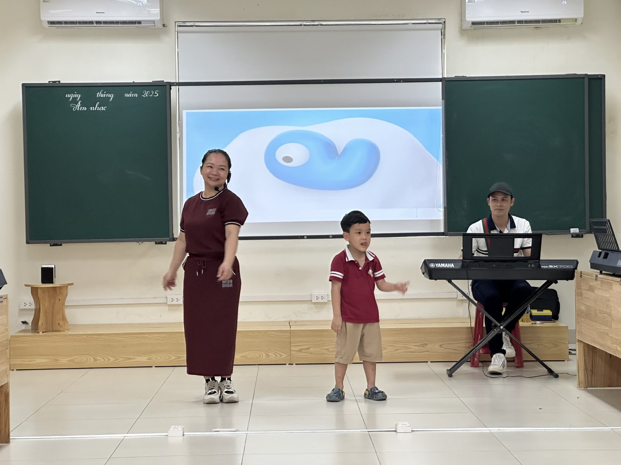 A group of people standing in front of a screen

AI-generated content may be incorrect.