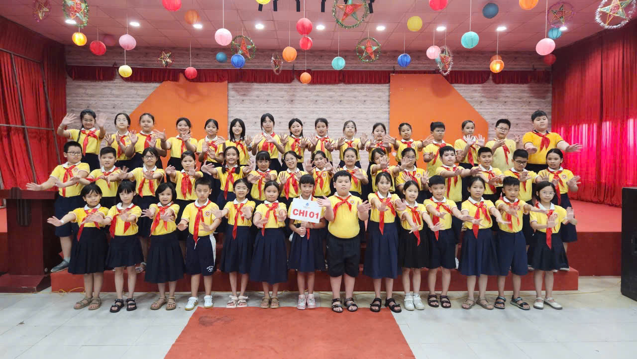 A group of children in uniform
Description automatically generated