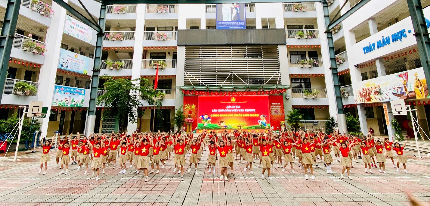 A group of people in uniform
Description automatically generated