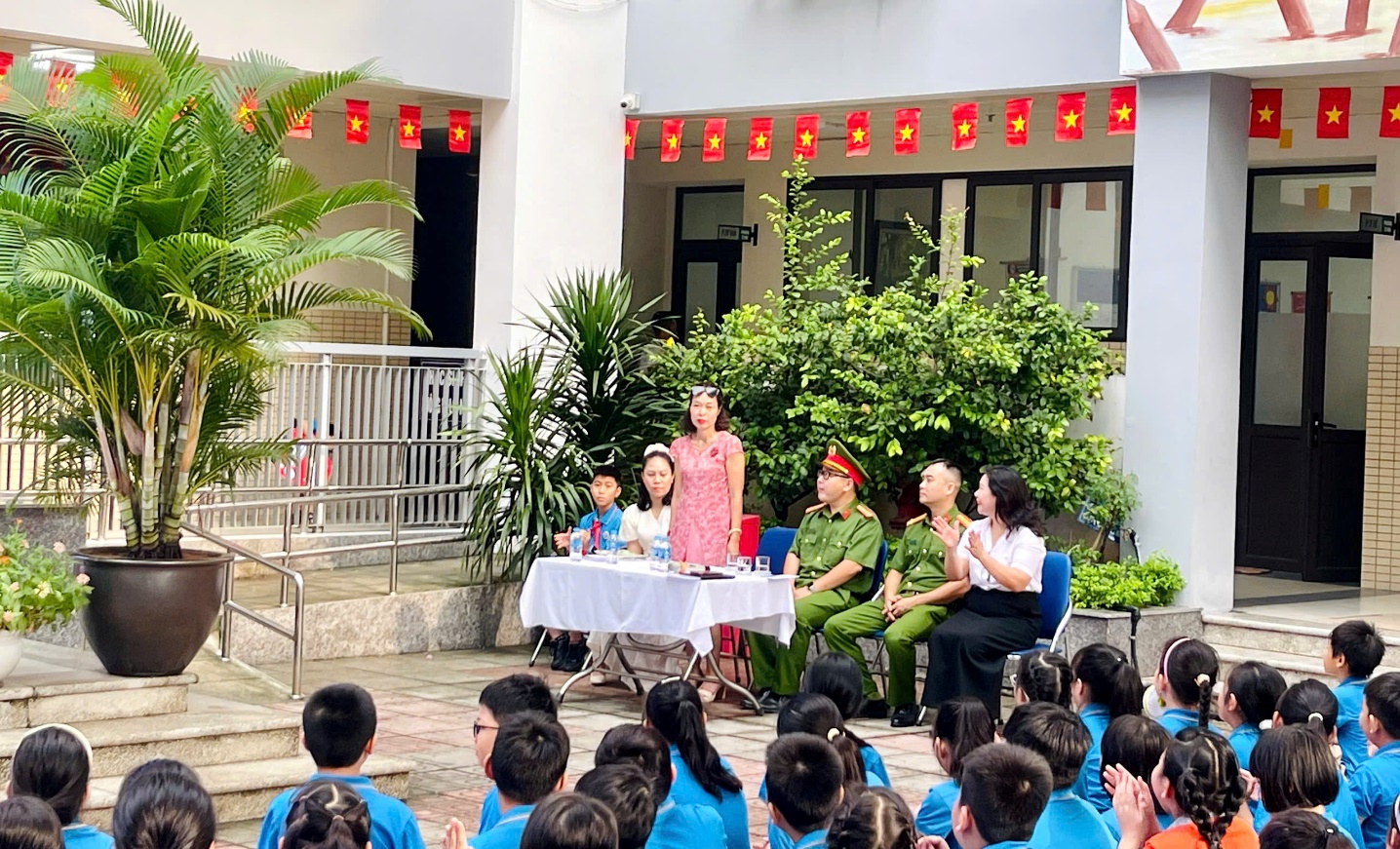 A person giving a speech to a group of people
Description automatically generated