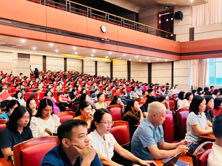 Phường Giảng Võ tổ chức bồi dưỡng lý luận chính trị hè năm 2026 cho đội ngũ cán bộ quản lý và giáo viên các trường trên địa bàn phường- Ảnh 4.